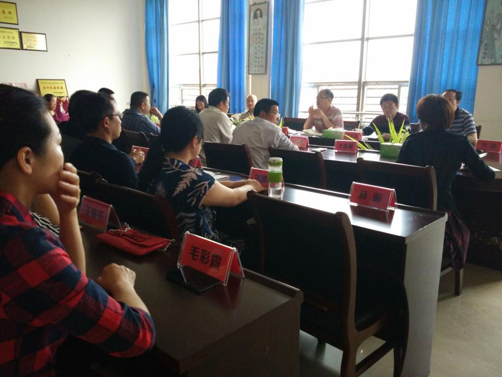 总支部署“两学一做”学习教育活动